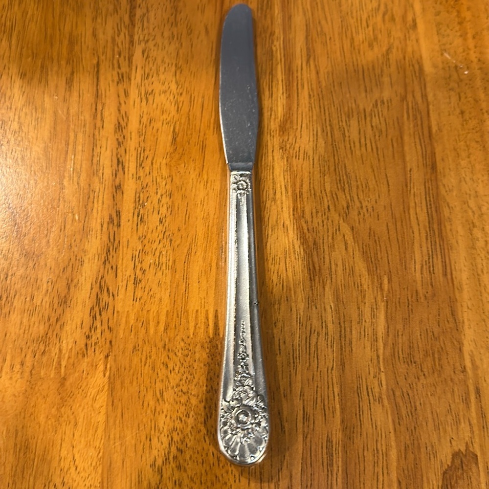 International Silver Co. silver plated butter knife. Jubilee pattern. 8 1/4”